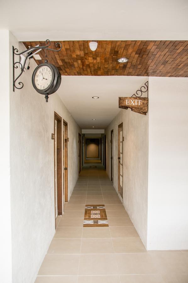 Hotel Avenija Olongapo Buitenkant foto