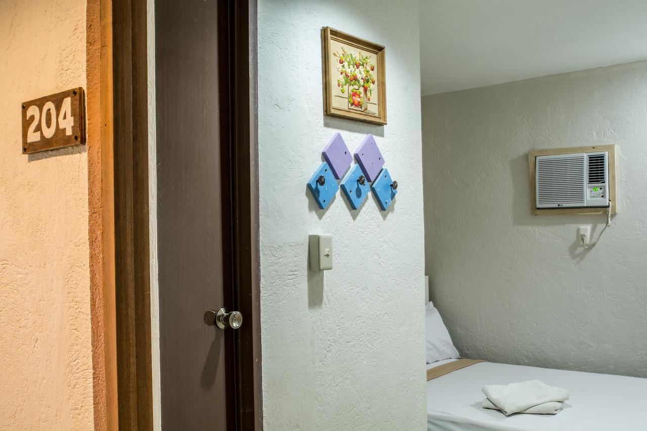 Hotel Avenija Olongapo Buitenkant foto